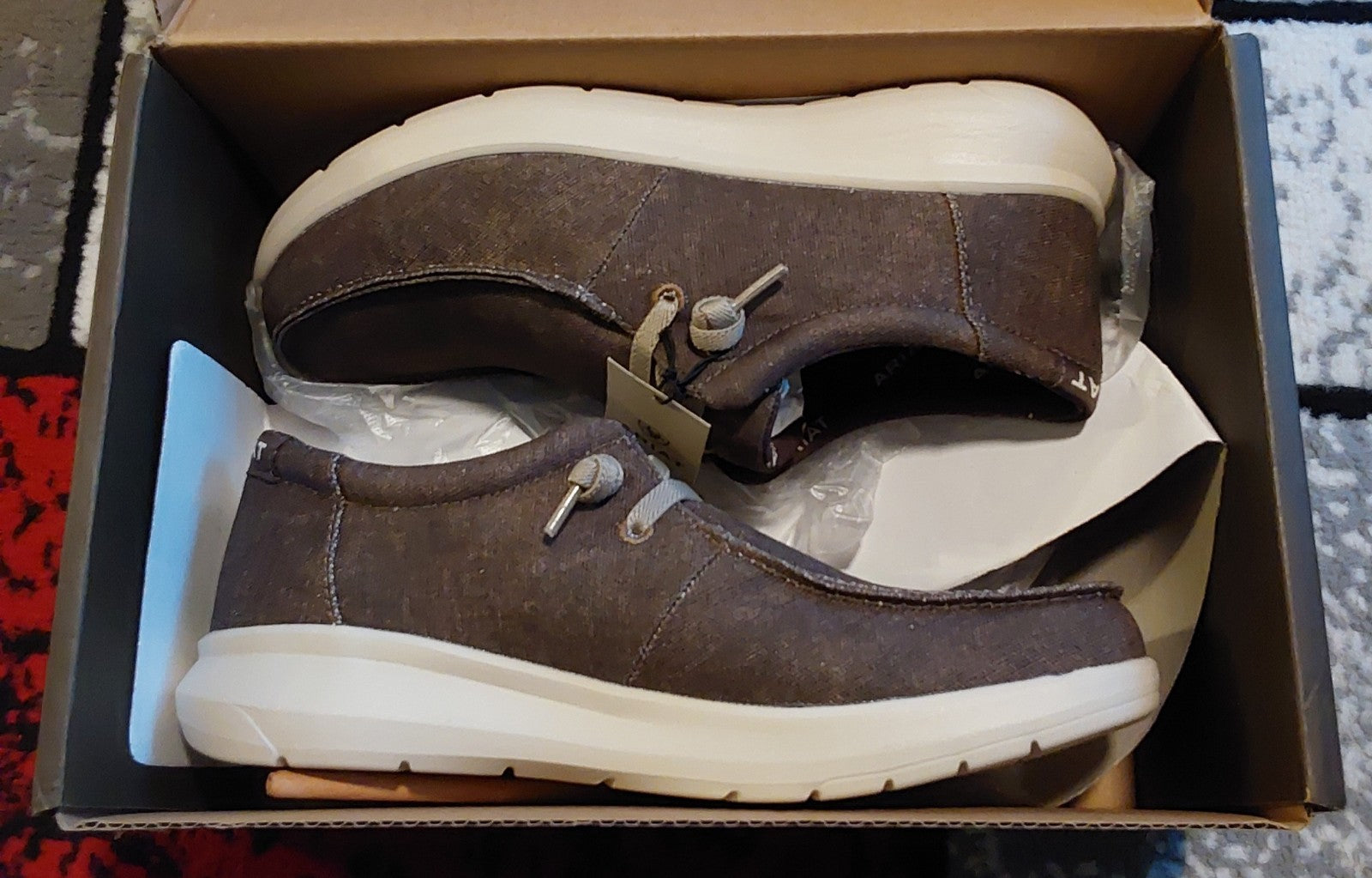 Ariat Hilo Stretch Brown & Canvas Size 9.5 NWOB🔥🔥🔥